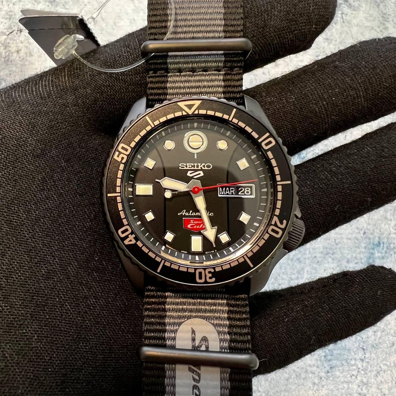 Наручные часы мужские Seiko 5 Sports SRPJ75 Honda Super Cub Limited Edition (1700799410) - фото 10 Наручные часы мужские Seiko 5 Sports SRPJ75 Honda Super Cub Limited Edition (1700799410) - фото 10