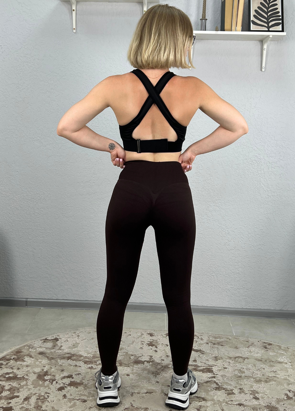 Лосини пуш ап повсякденні з V-поясом для тренувань гладкі спортивні XL Шоколад (70189/XL) - фото 5 Лосини пуш ап повсякденні з V-поясом для тренувань гладкі спортивні XL Шоколад (70189/XL) - фото 5