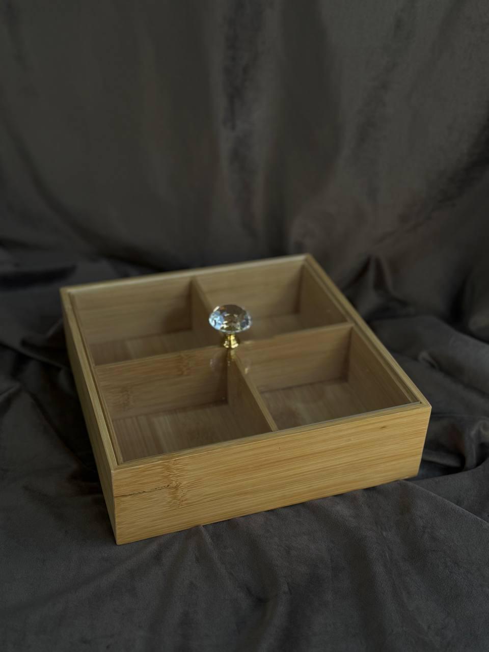 Менажница бамбуковая YIWU с крышкой 22х22х8 см Бежевый (HB-40-2) - фото 2 Менажница бамбуковая YIWU с крышкой 22х22х8 см Бежевый (HB-40-2) - фото 2