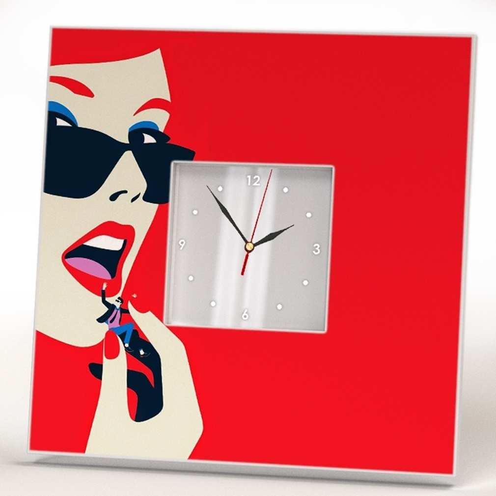 Часы настенные декоративные WonderCloud красотка 260x260 мм (C00596)