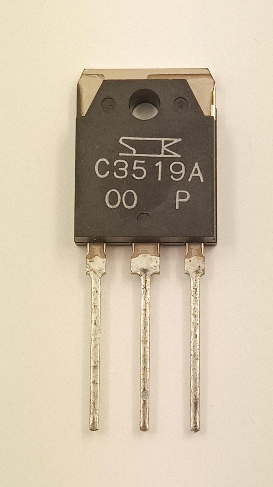 Транзистор 2SC3519Anpp 180V 15A 130W 50MHz 70-140TO-3P (01992)