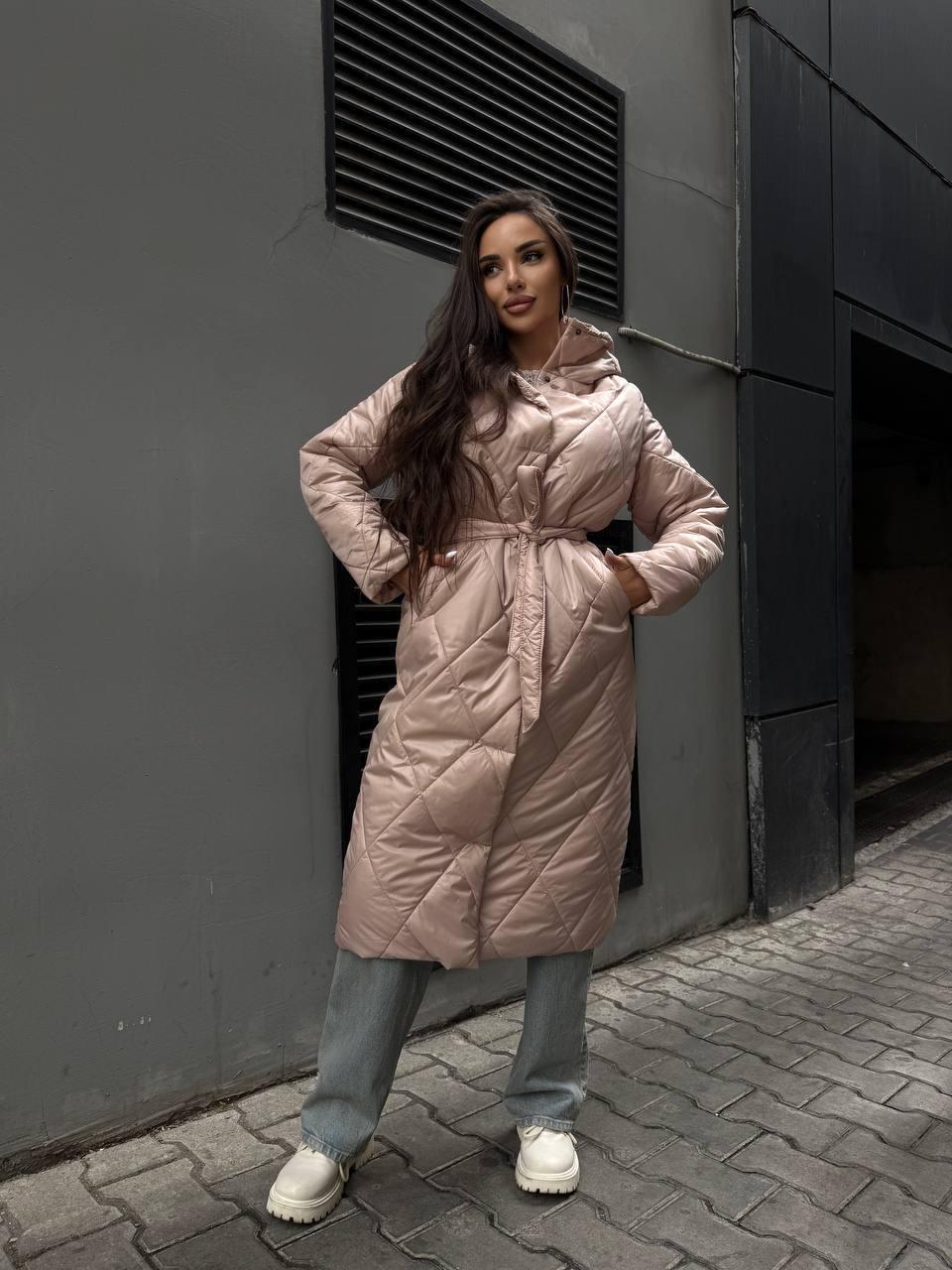 Пальто жіноче зимове Марія стьобане з капюшоном XL Пудровий (29710554) - фото 4 Пальто жіноче зимове Марія стьобане з капюшоном XL Пудровий (29710554) - фото 4