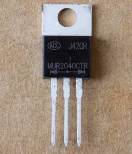 Диод MUR2040CTR/TO220-3pin 20A/400V общий анод (50656) Диод MUR2040CTR/TO220-3pin 20A/400V общий анод (50656)