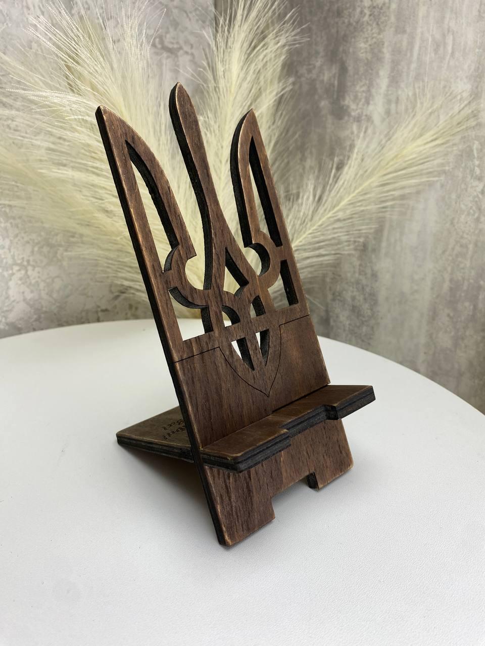 Підставка для телефону настільна Герб з фанери (21051510) - фото 10 Підставка для телефону настільна Герб з фанери (21051510) - фото 10