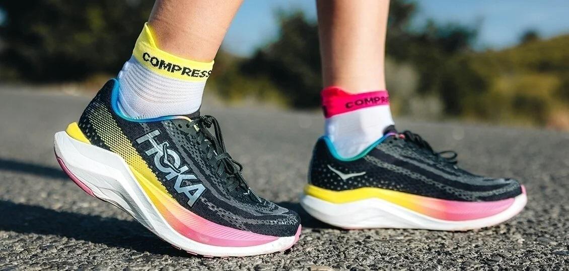 Шкарпетки Compressport Pro Racing Socks V4.0 Run Low T3 White/Safe Yellow/Neo Pink - фото 4