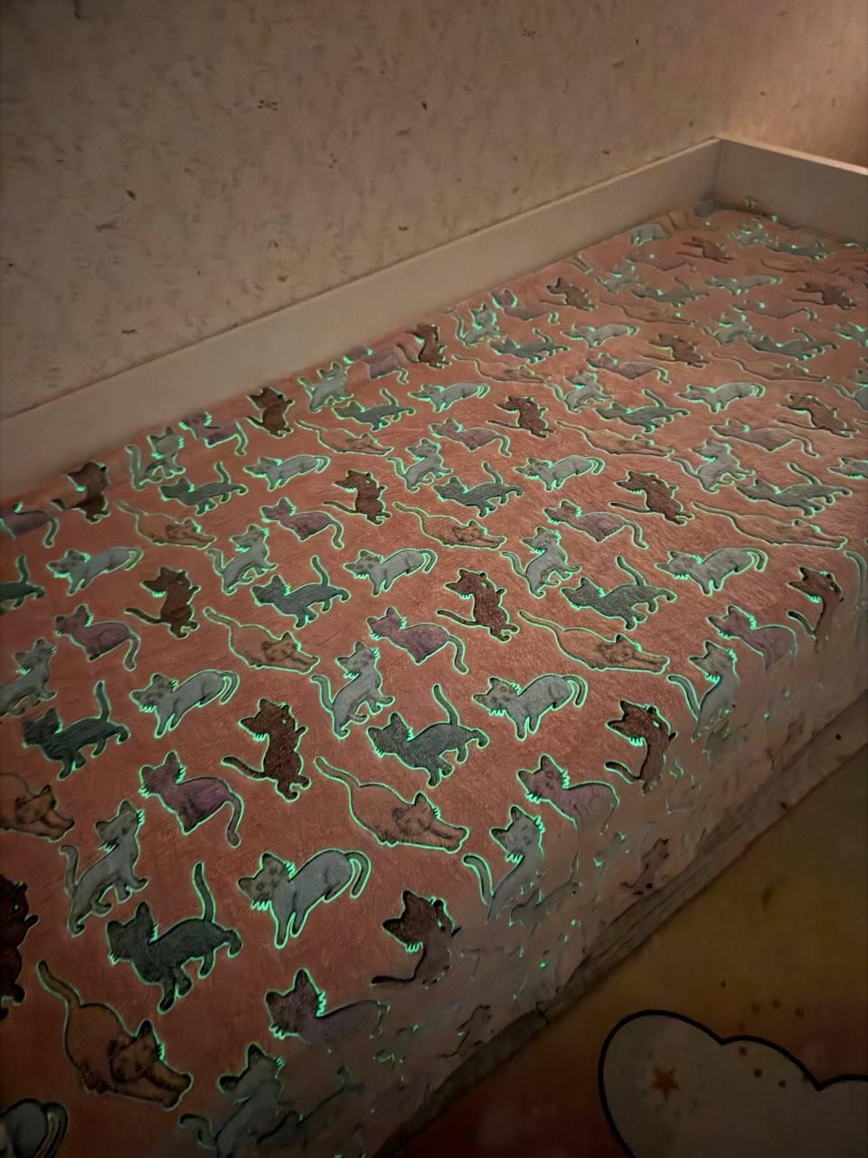 Плед детский светящийся ночью 150х200 см Розовый Кошки (П4К-am-pled-svet-008-2)