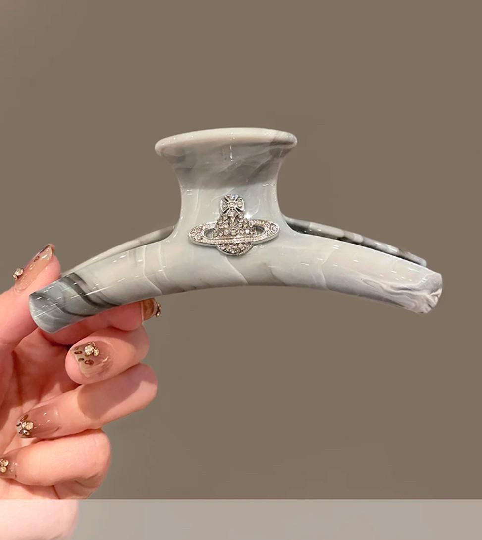 Краб для волос Vivienne Westwood Слоновая кость - фото 2 Краб для волос Vivienne Westwood Слоновая кость - фото 2