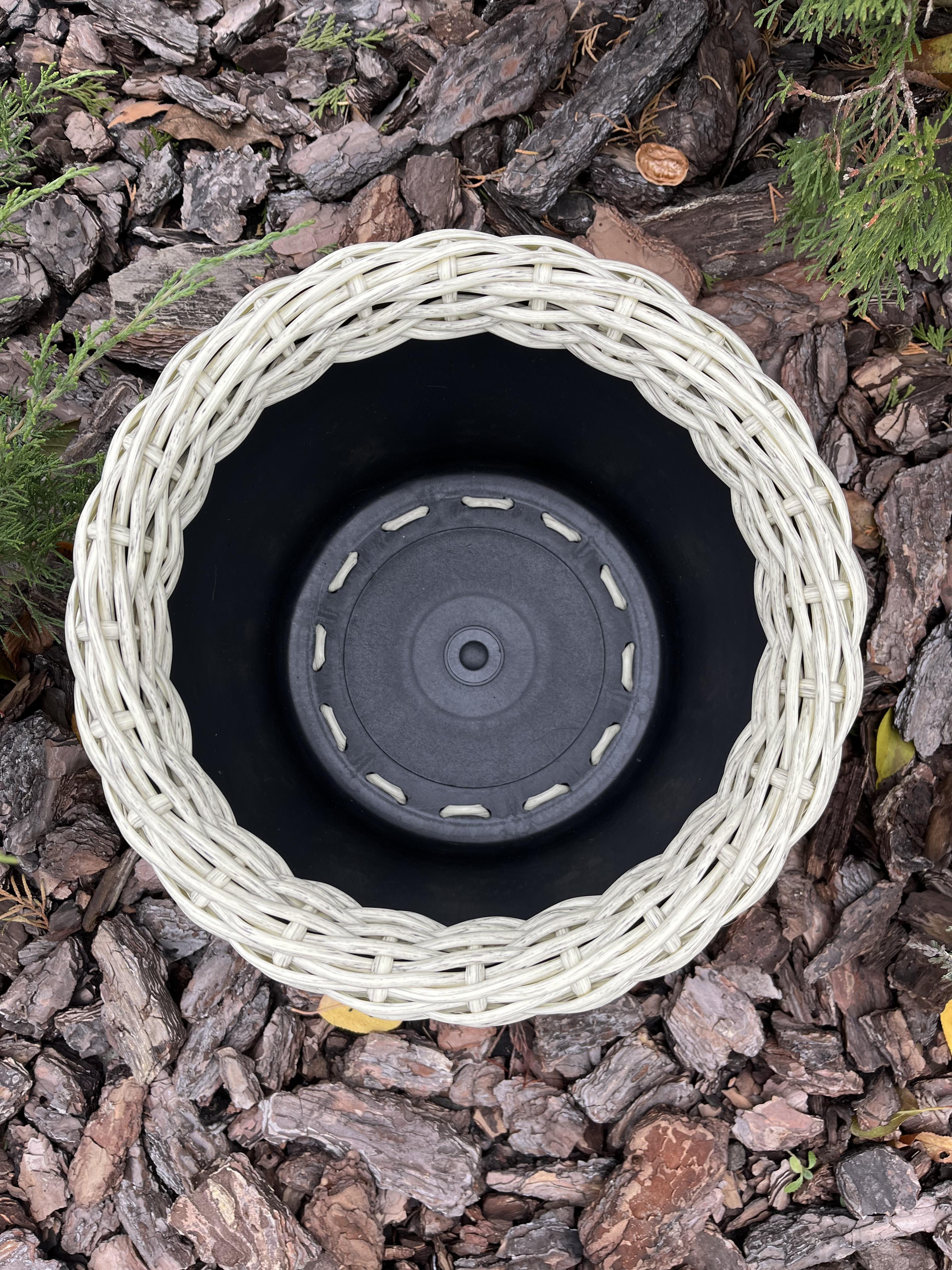 Кашпо для квітів зі штучного ротанга 12 л Слонова кістка (27919327) - фото 3 Кашпо для квітів зі штучного ротанга 12 л Слонова кістка (27919327) - фото 3