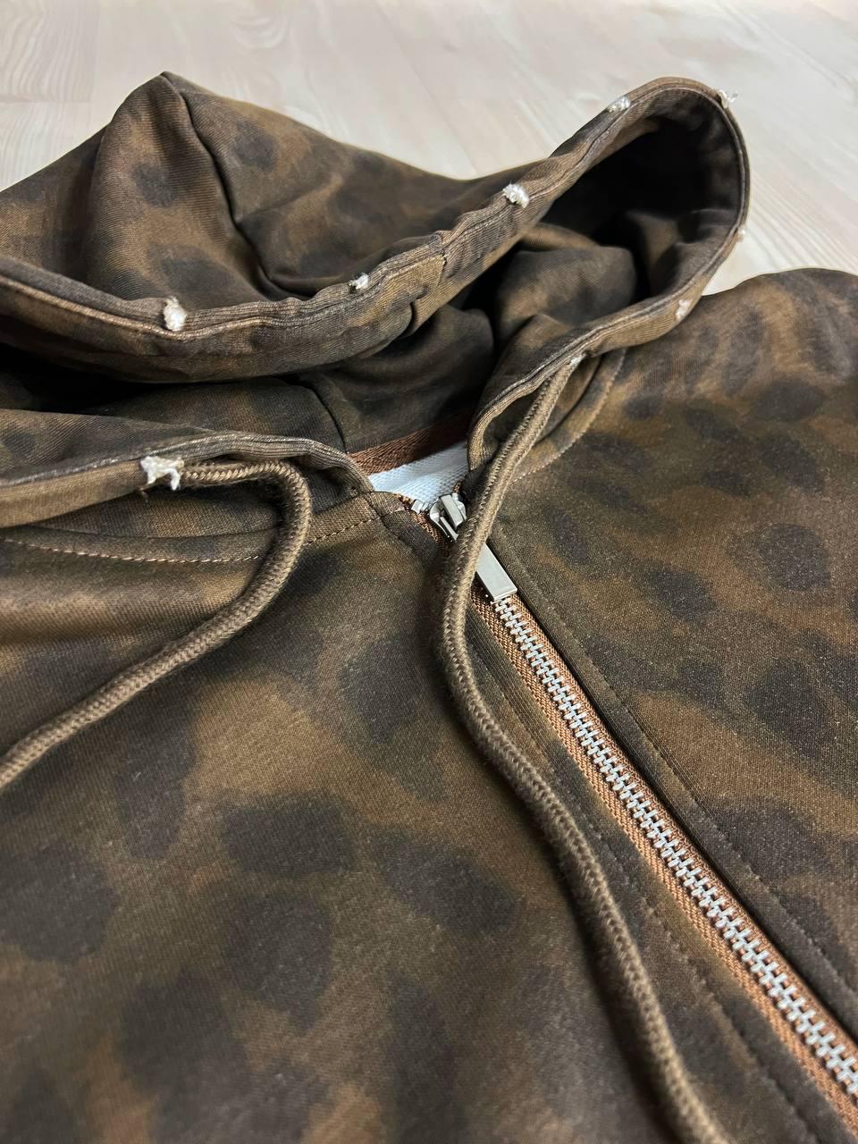 Костюм женский A-N 2749 худи капюшон брюки палаццо леопардовый принт тринитка L Коричневый (2744) - фото 2 Костюм женский A-N 2749 худи капюшон брюки палаццо леопардовый принт тринитка L Коричневый (2744) - фото 2