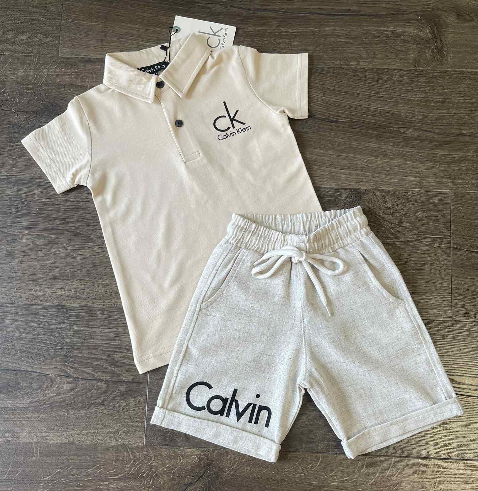 Костюм на мальчика Calvin Klein поло/шорты 116-122 см Бежевый (25184364) - фото 8 Костюм на мальчика Calvin Klein поло/шорты 116-122 см Бежевый (25184364) - фото 8