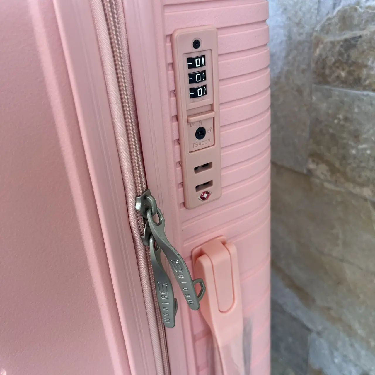 Валіза дорожня з поліпропілену Bloom 1706 середній М 63 л Персиковий - фото 5