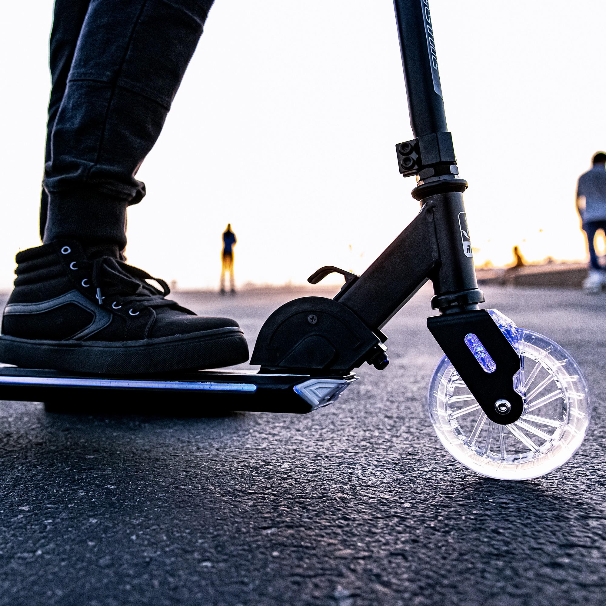 Самокат дитячий Neon Spectre з LED підсвічуванням коліс Чорний (NS06S2) - фото 14