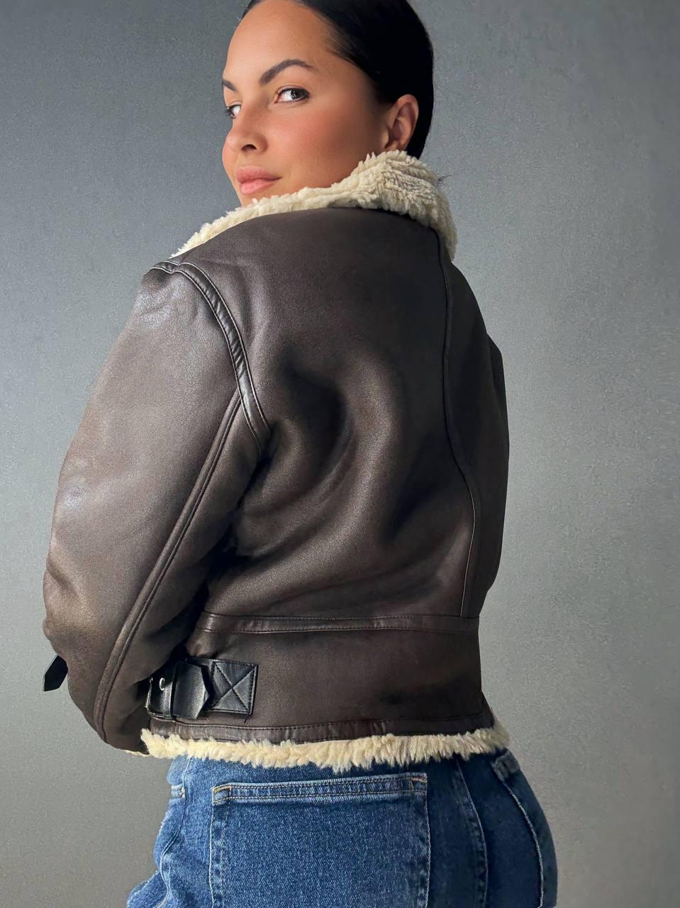 Дублянка женская Aftf Basic 2418 короткая косуха с бежевым мехом M Коричневый (4924) - фото 6 Дублянка женская Aftf Basic 2418 короткая косуха с бежевым мехом M Коричневый (4924) - фото 6