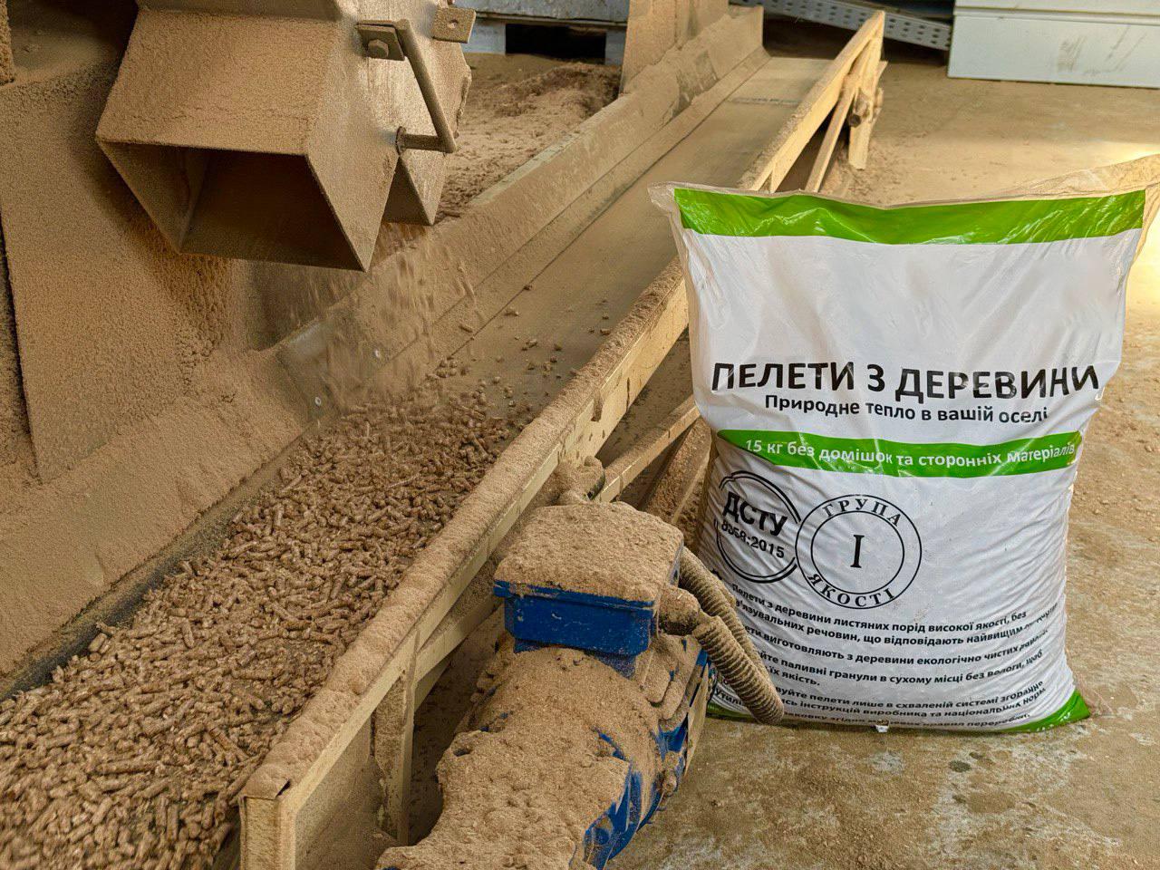 Пеллеты деревянные ДСТУ 8358:2015 из лиственных пород в мешке 15 кг 6 мм - фото 2 Пеллеты деревянные ДСТУ 8358:2015 из лиственных пород в мешке 15 кг 6 мм - фото 2