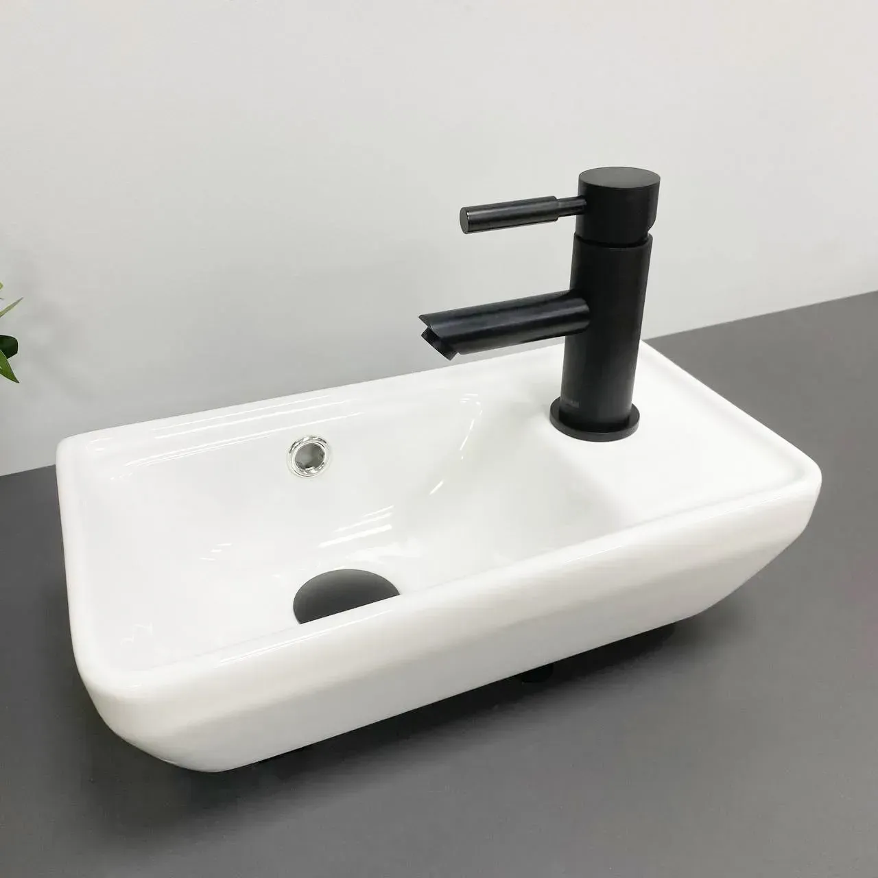 Раковина подвесная VBI JESI L прямоугольная 405x220 мм Белый (RM-VBI-015614) Раковина подвесная VBI JESI L прямоугольная 405x220 мм Белый (RM-VBI-015614)