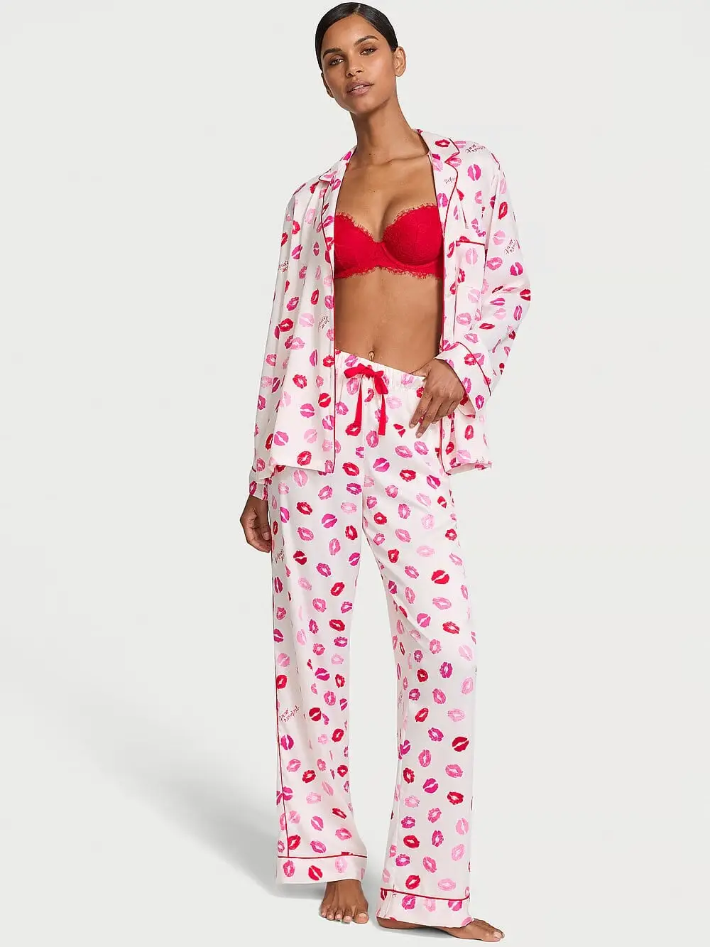Піжама жіноча Victoria's Secret Glazed Satin Long Pajama Set сатинова у поцілунки L Білий (26491756) Піжама жіноча Victoria's Secret Glazed Satin Long Pajama Set сатинова у поцілунки L Білий (26491756)