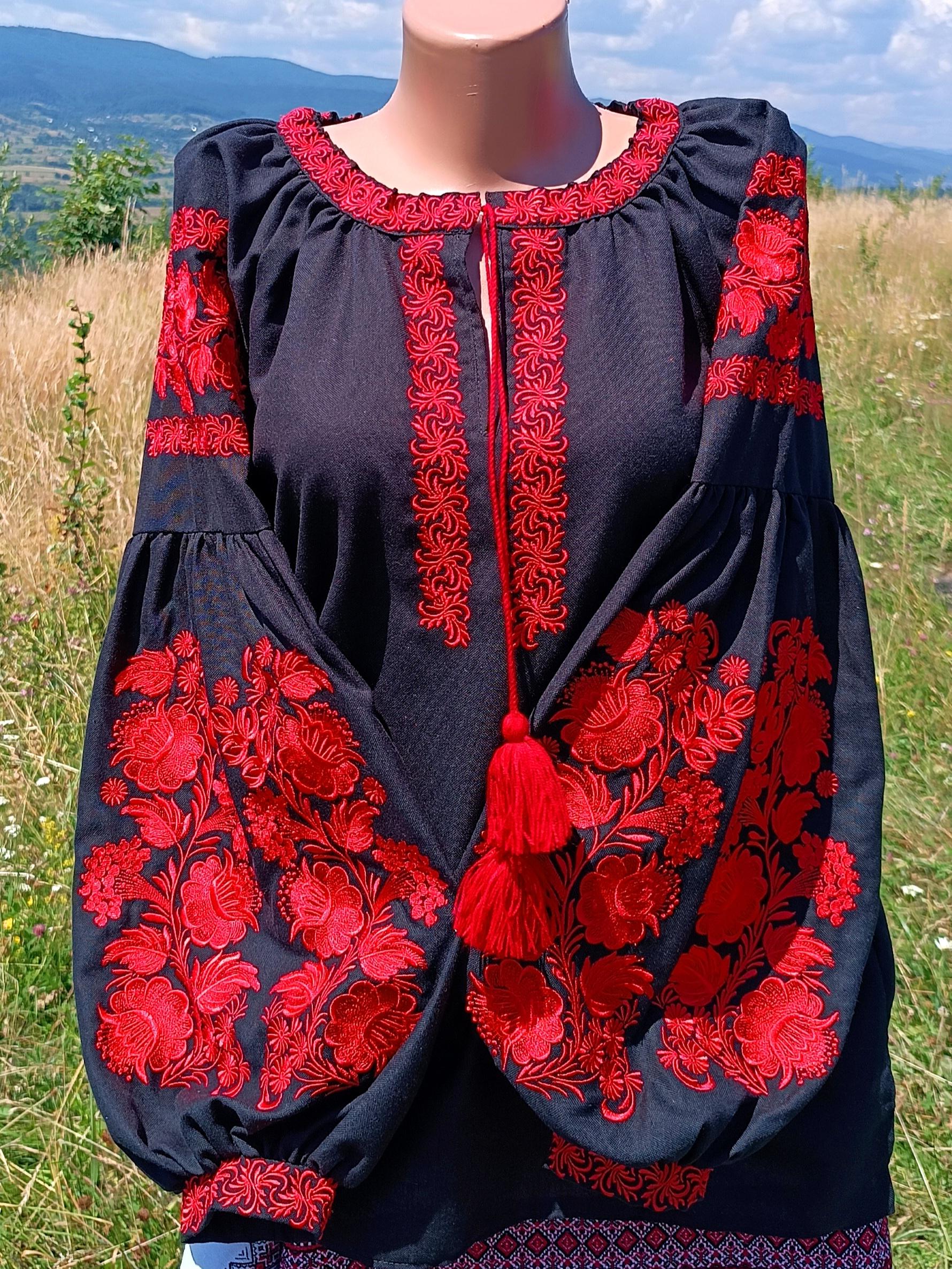 Вишиванка бохо жіноча з червони квітковий орнанаментом на домотканому полотні вишита гладдю р. 54 Чорний (2659036333)
