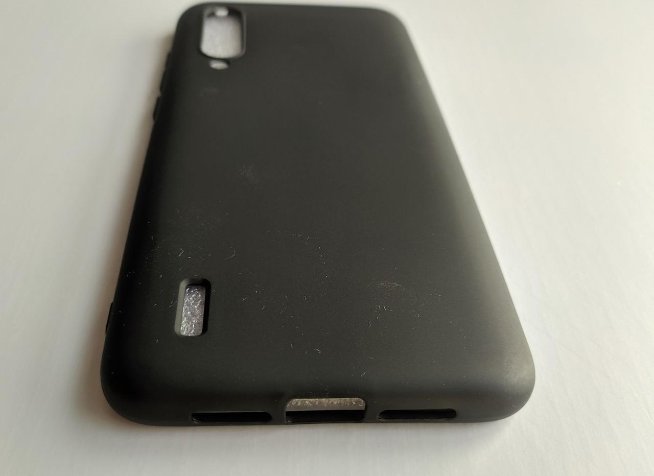 Силиконовый чехол Xiaomi Mi CC9/Xiaomi Mi 9 Lite матовый с царапиной Черный - фото 2 Силиконовый чехол Xiaomi Mi CC9/Xiaomi Mi 9 Lite матовый с царапиной Черный - фото 2