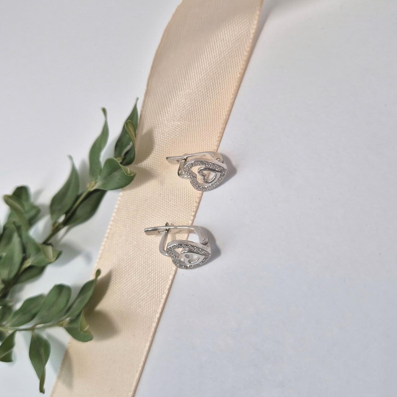 Сережки серце в білих каменях срібло 925 проби родоване 2,70 г (5212р) - фото 4