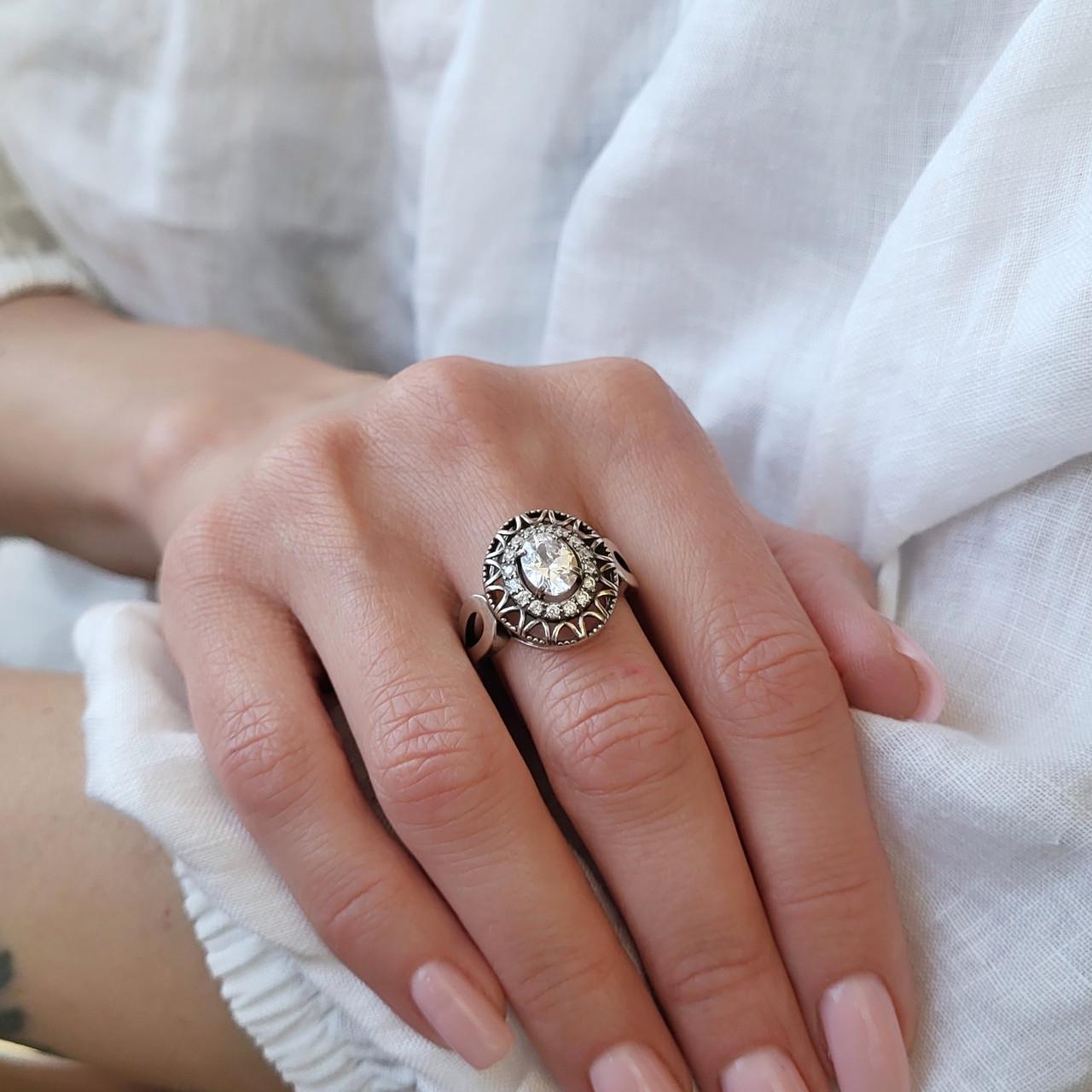 Кольцо серебряное женское в белых камнях р. 18 925 проба 4,60 г (71550б)