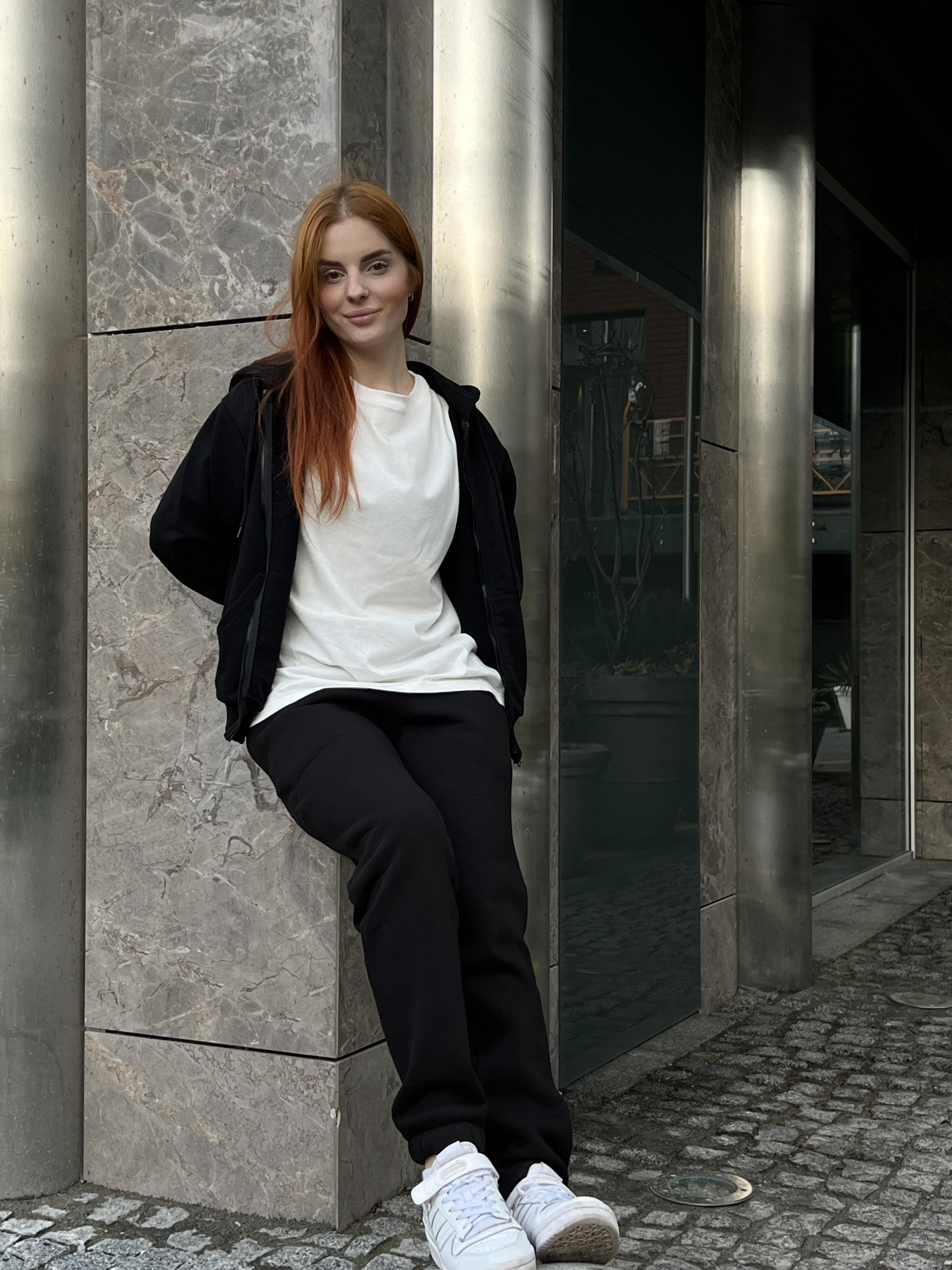 Худі на блискавці жіноче ROZA 211201 L Чорний (4824005686955) - фото 6 Худі на блискавці жіноче ROZA 211201 L Чорний (4824005686955) - фото 6