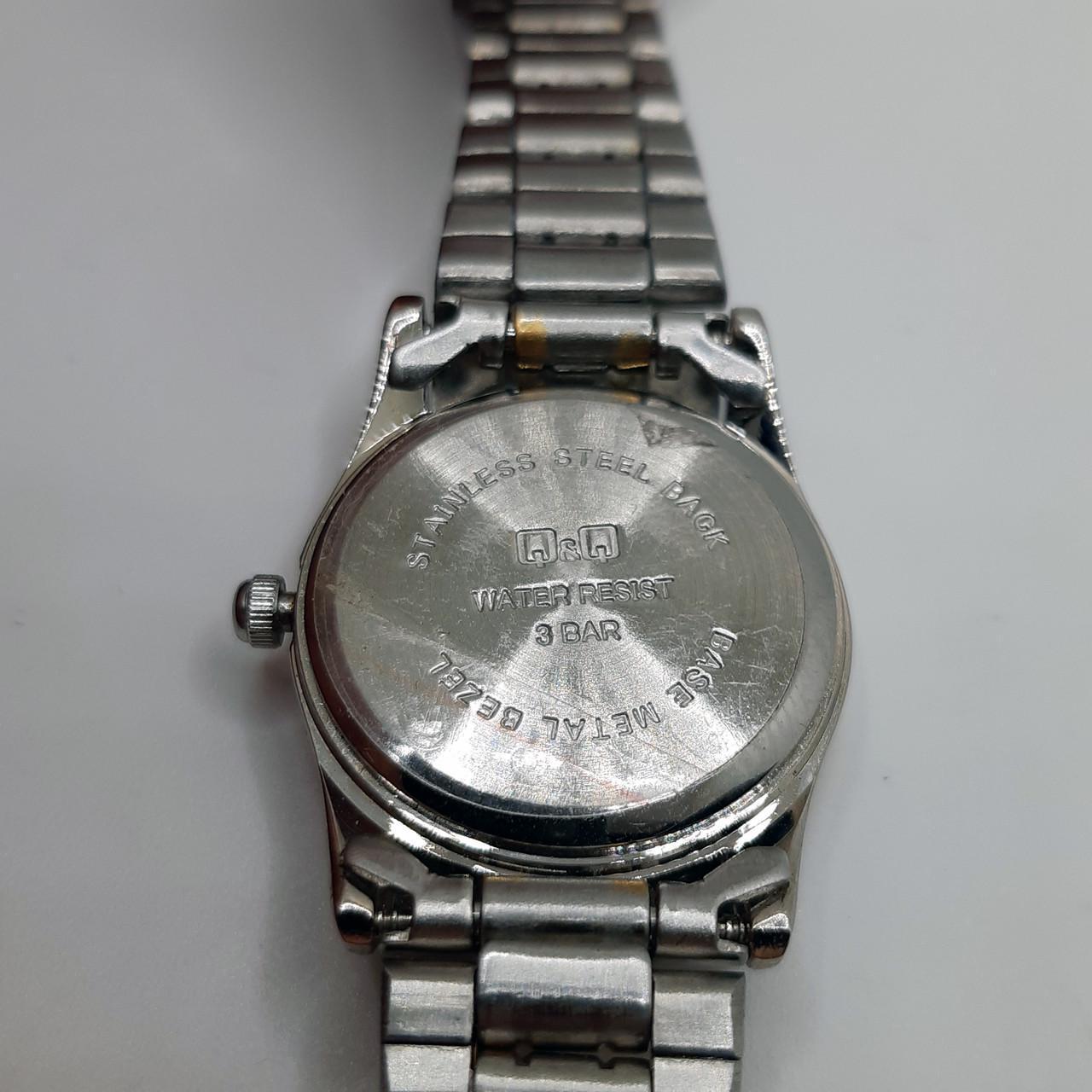 Наручний годинник Q&Q кварцовий металевий ремінець (Q695J404) - фото 5 Наручний годинник Q&Q кварцовий металевий ремінець (Q695J404) - фото 5