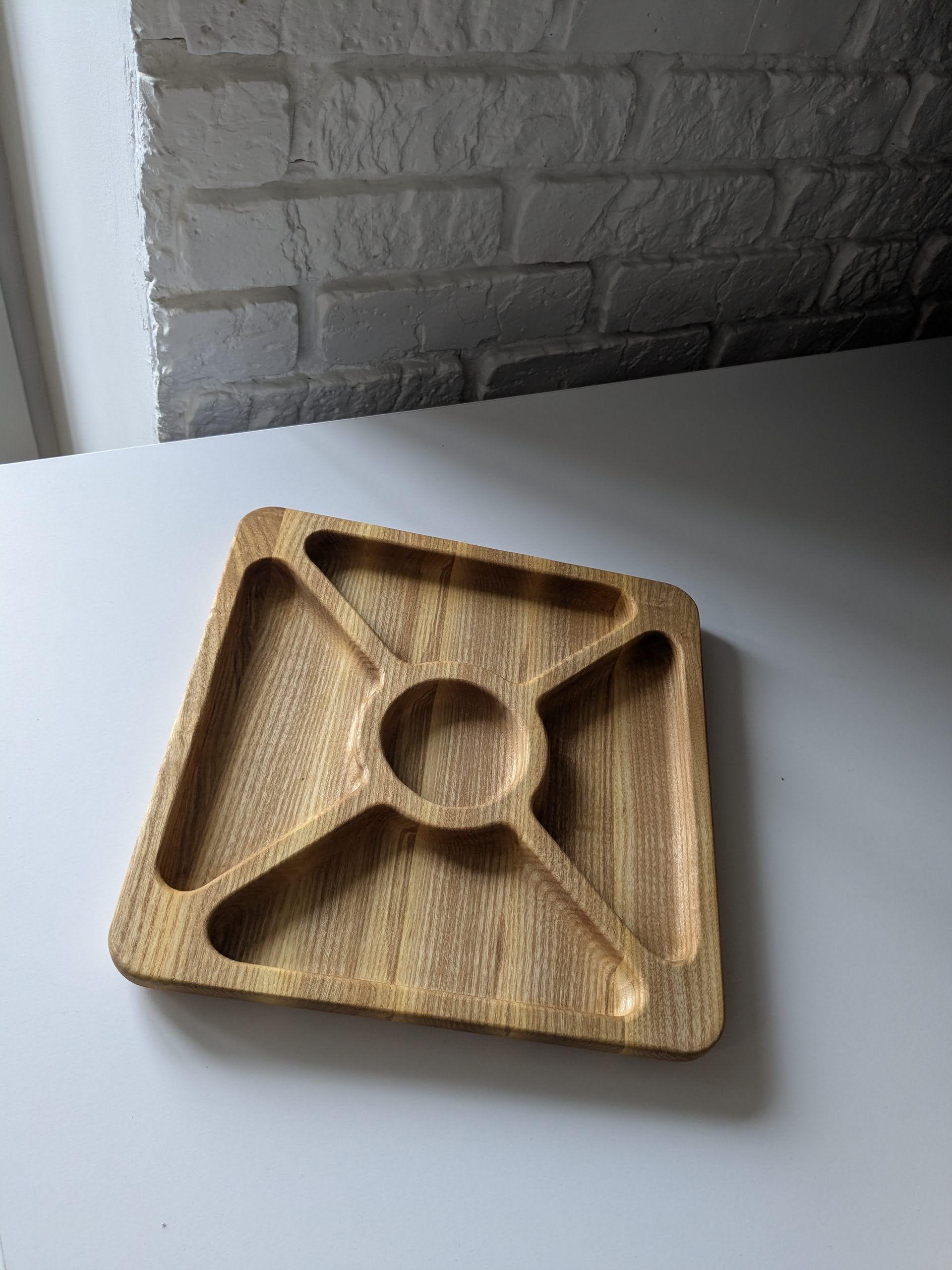 Менажниця квадратна дерев’яна з ясеня на 4 секції і 1 під соус (SP-002) - фото 3 Менажниця квадратна дерев’яна з ясеня на 4 секції і 1 під соус (SP-002) - фото 3