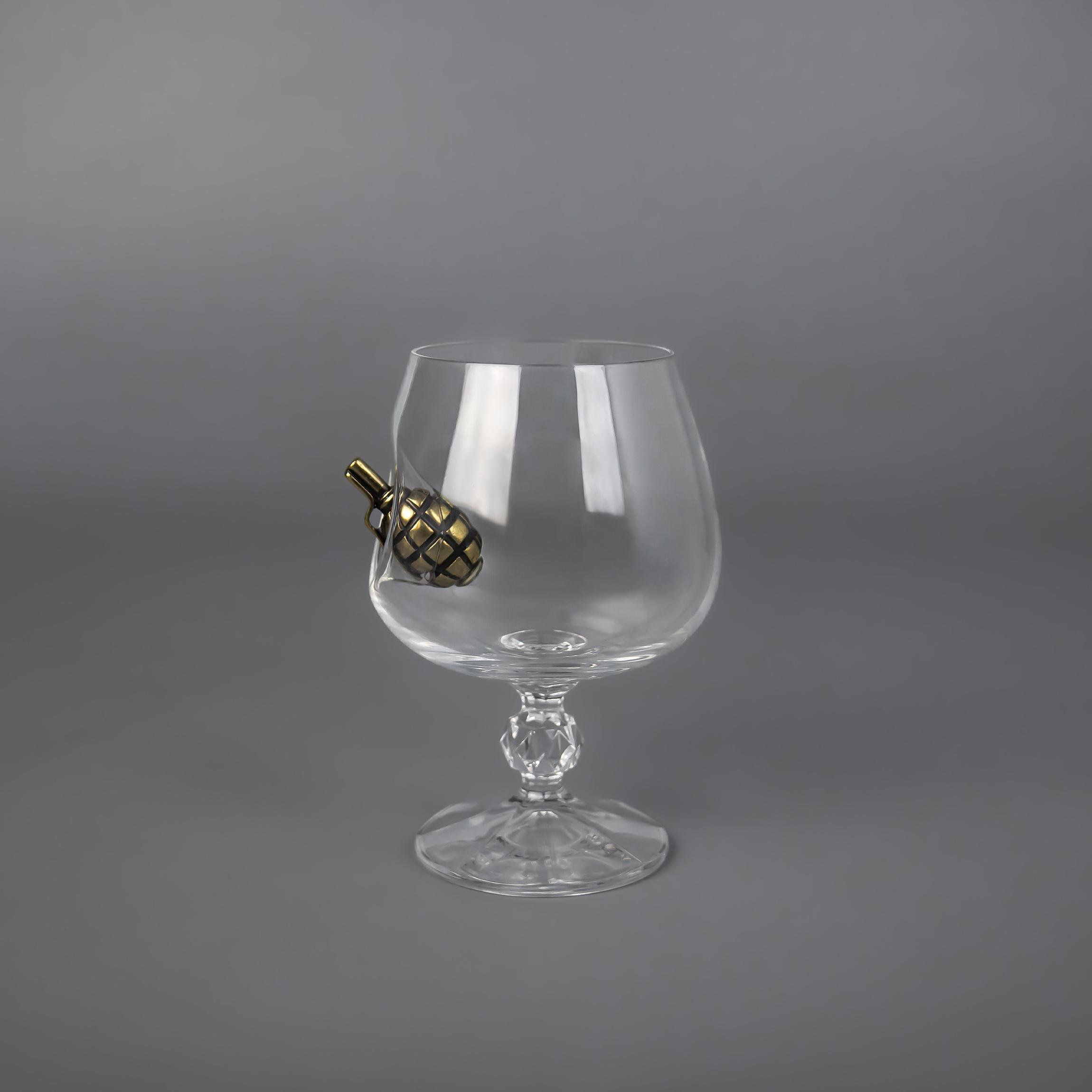 Коньячный бокал VSKLO с лимонкой 265 мл - фото 3 Коньячный бокал VSKLO с лимонкой 265 мл - фото 3