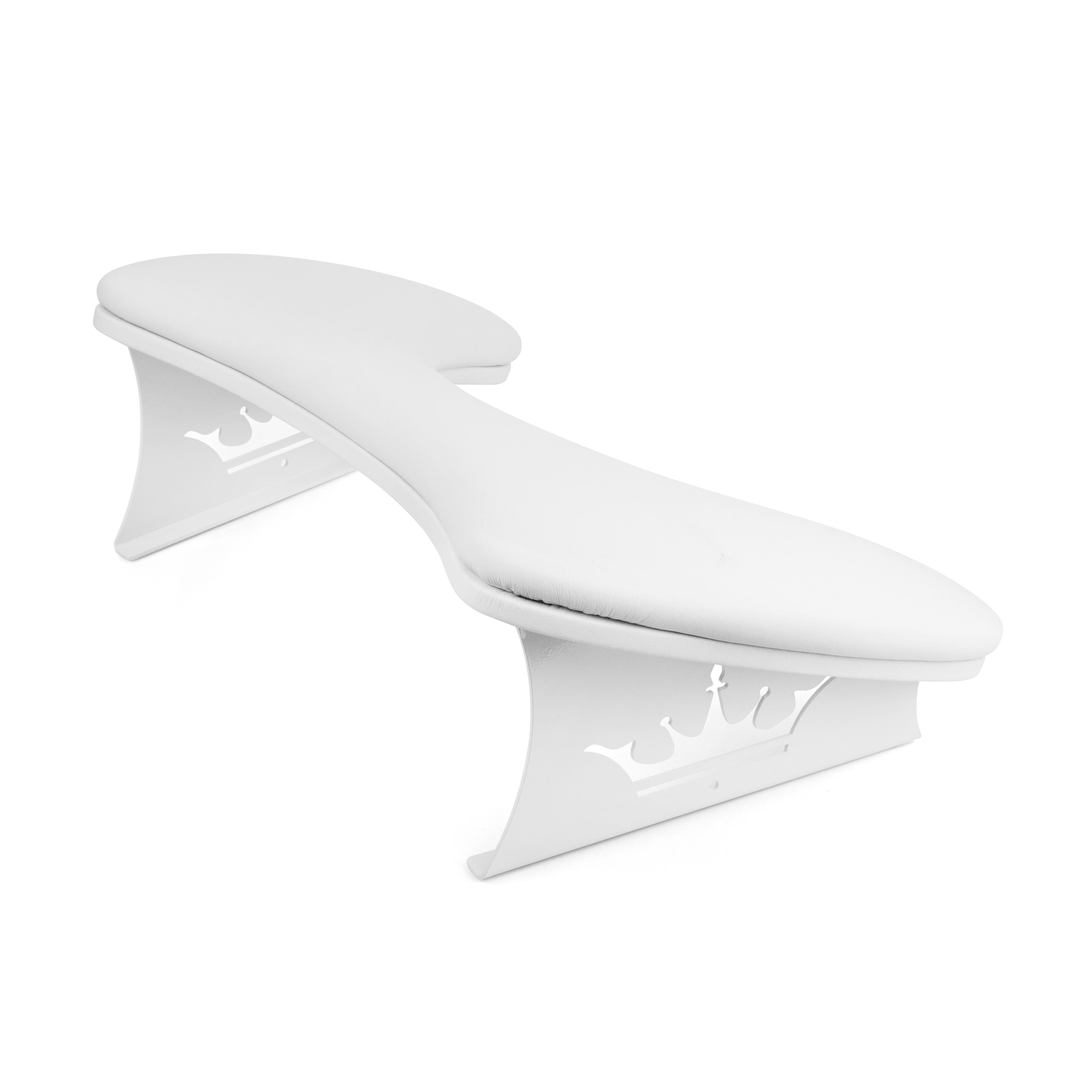 Подлокотник для маникюра Дизайнер с короной и металлическими ножками Белый