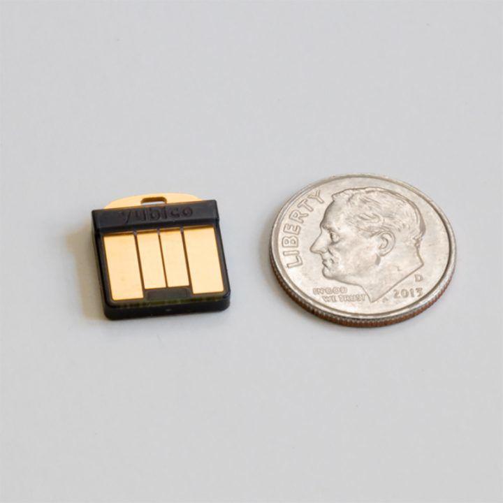 Аппаратный ключ Yubikey 5 Nano (8326) - фото 2