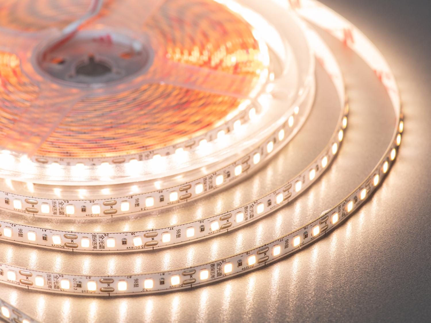 Светодиодная лента 12 В 120 диодов на метр 8 мм Теплый (P12C-2835-120-WW-20-8)