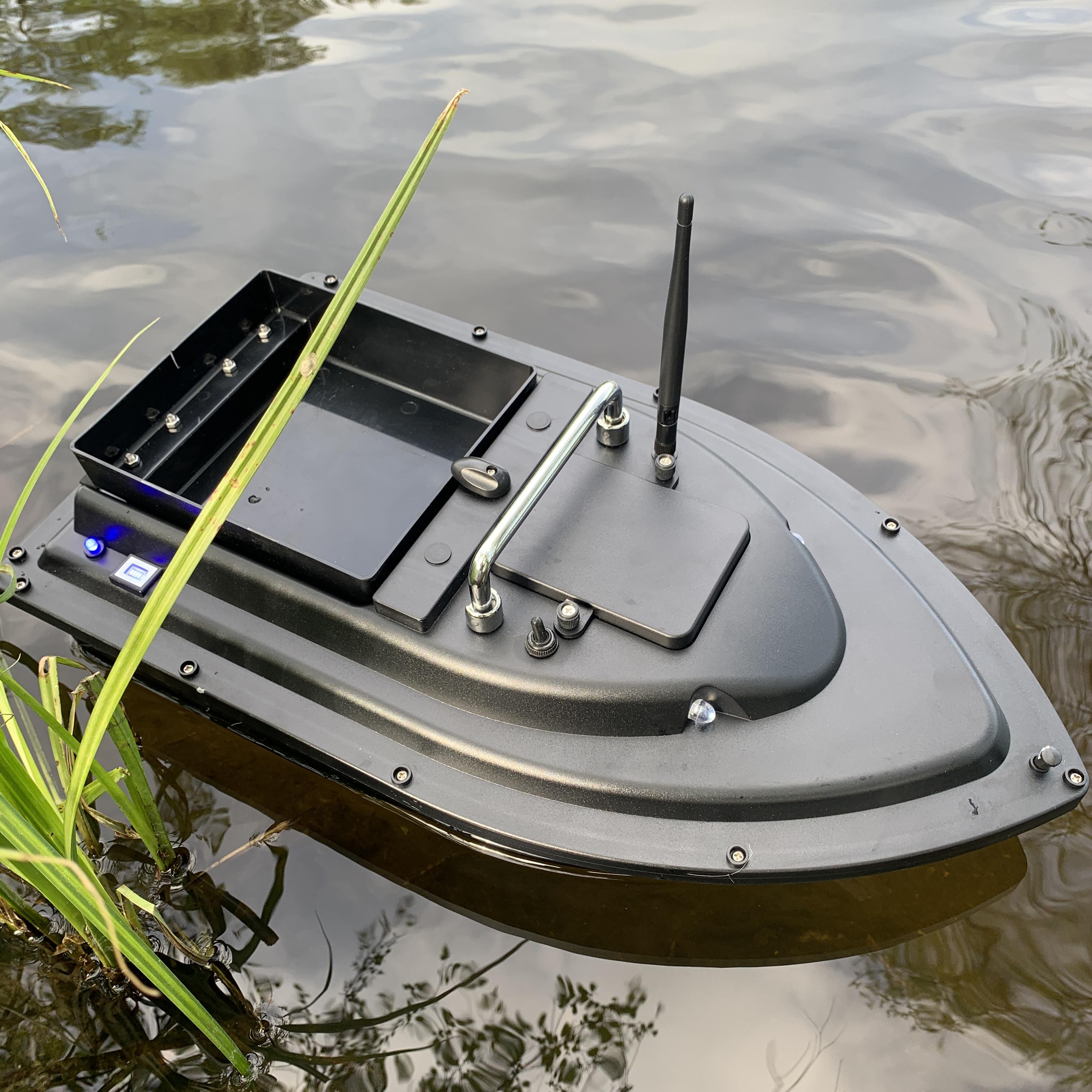 Кораблик для прикормки D16 с аккумулятором 5200 mAh и дистанцией до 500 м (24037)