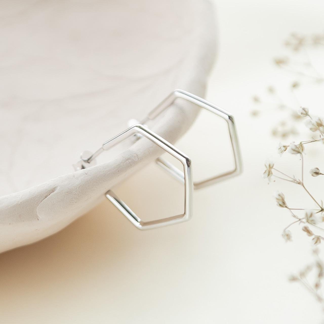 Серьги серебряные пусеты Геометрия полые пятиугольники