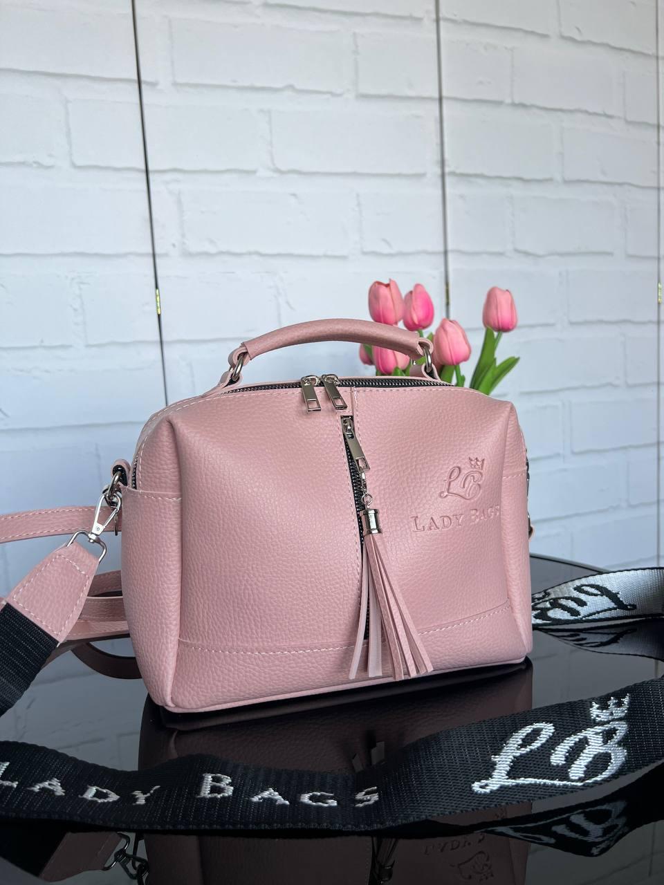 Сумка кросс боди через плечо из экокожи женская вместительная с широким ремнем Пудра - фото 1 Сумка кросс боди через плечо из экокожи женская вместительная с широким ремнем Пудра - фото 1