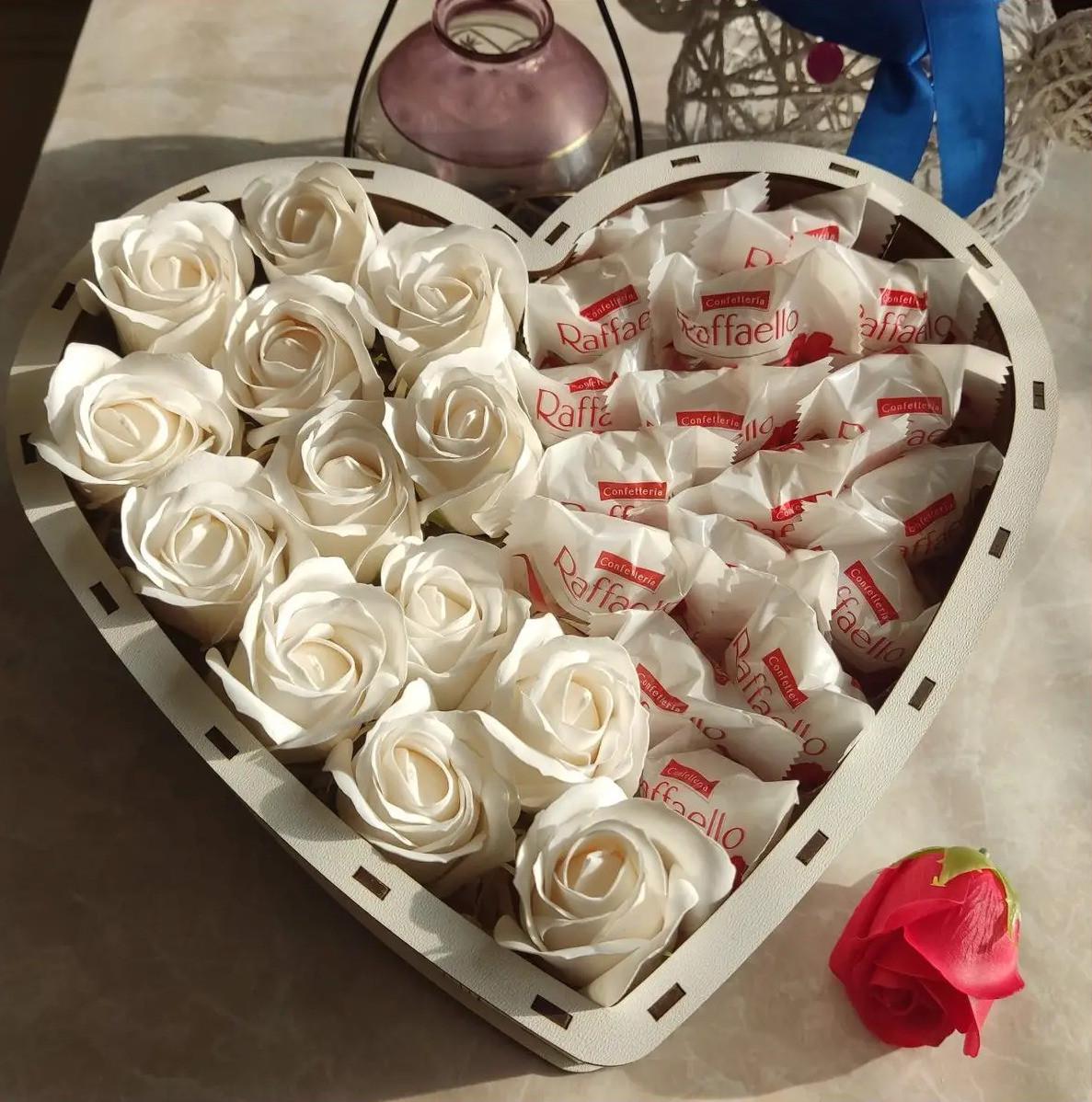 Подарочный бокс в форме сердца с конфетами для девушки на празник/день рождения/новый год/день влюбленных/8 марта (ar12)