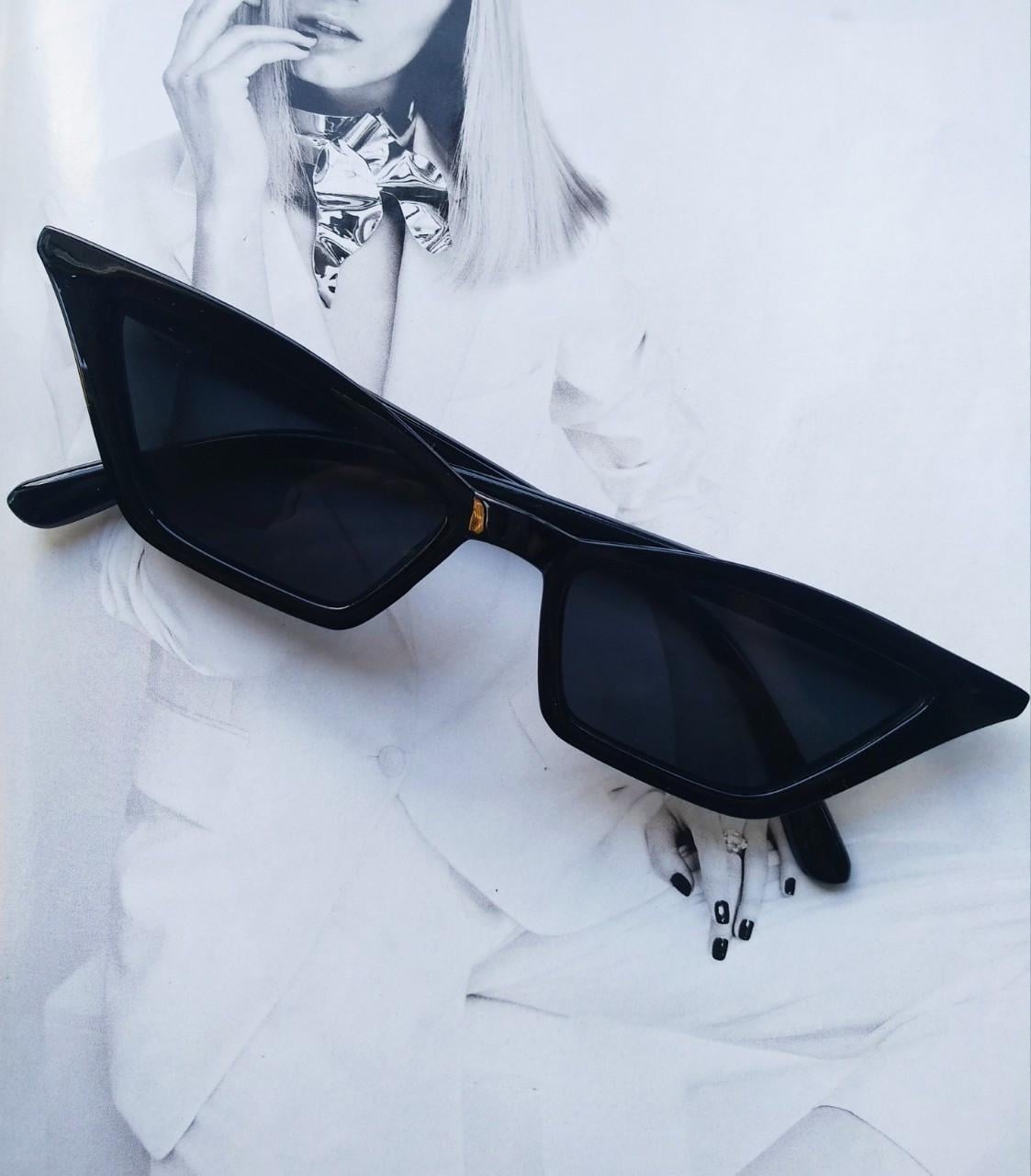 Очки винтажные солнцезащитные с острыми углами Черный