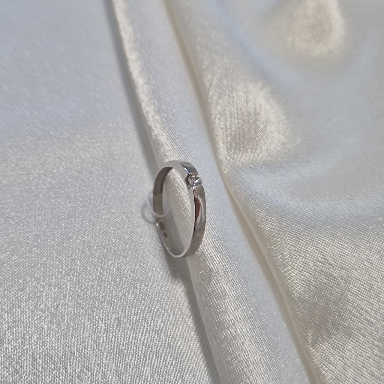 Каблучка з білим каменем срібло 925 проби родоване 1,37 г р. 19 (1593/3) - фото 6 Каблучка з білим каменем срібло 925 проби родоване 1,37 г р. 19 (1593/3) - фото 6