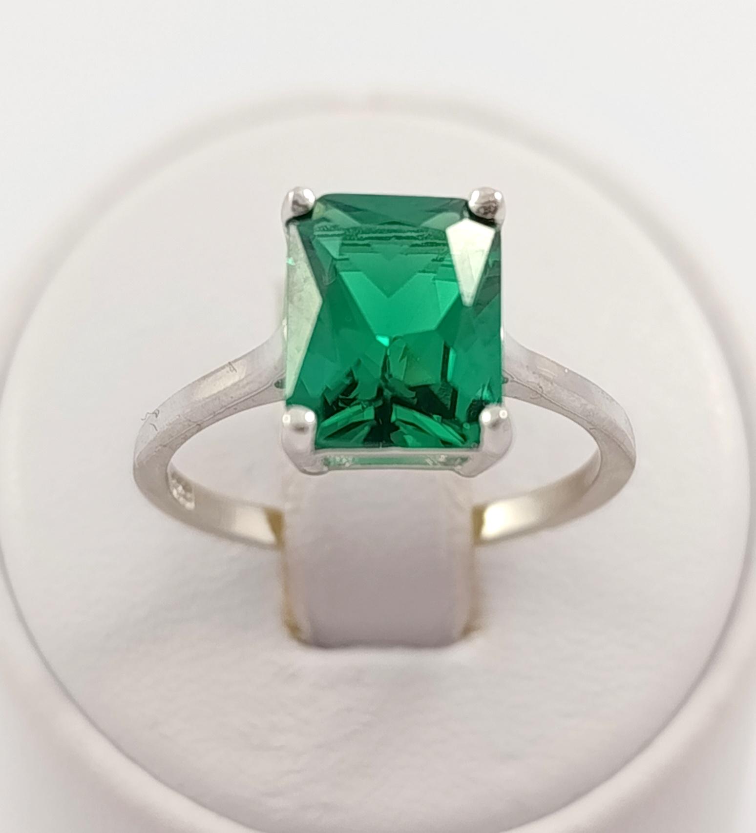 Каблучка срібна з смарагдом Nano р. 17,5 (КТ3790-ізн)