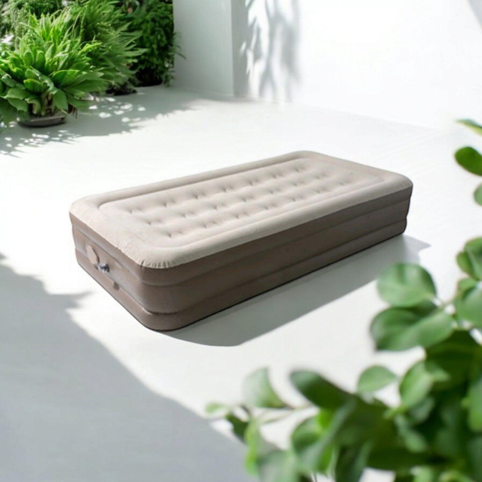 Матрас надувной велюровый с насосом для кемпинга 190х101х38 см - фото 3 Матрас надувной велюровый с насосом для кемпинга 190х101х38 см - фото 3