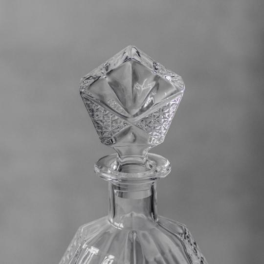 Графин для напитков Elisey Королевский шарм стеклянный 750 мл Прозрачный (135-81-9196-013) - фото 3 Графин для напитков Elisey Королевский шарм стеклянный 750 мл Прозрачный (135-81-9196-013) - фото 3