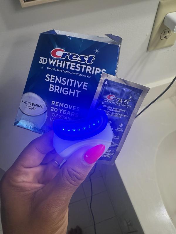 Отбеливающие полоски для чувствительных зубов Crest 3D Whitestrips Sensitive и LED Light Whitening Kit 14 пар (20631389) - фото 9 Отбеливающие полоски для чувствительных зубов Crest 3D Whitestrips Sensitive и LED Light Whitening Kit 14 пар (20631389) - фото 9