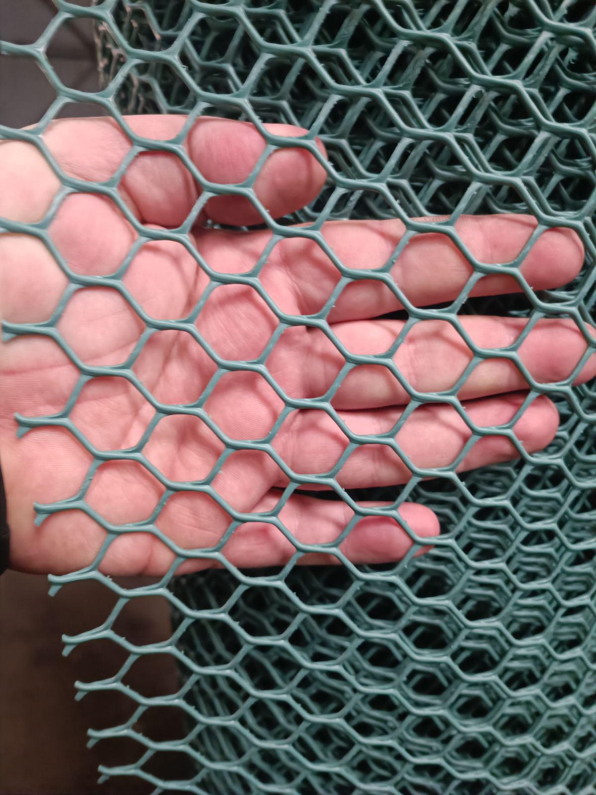 Сетка для забора Fusion 0,5х30 м ячеистая 20х20 мм - фото 3 Сетка для забора Fusion 0,5х30 м ячеистая 20х20 мм - фото 3