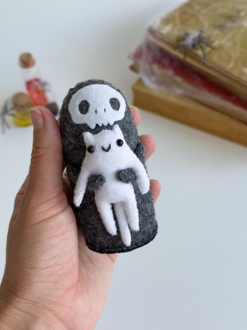 Игрушка фетровая Жнец с котом (29528518) - фото 7 Игрушка фетровая Жнец с котом (29528518) - фото 7