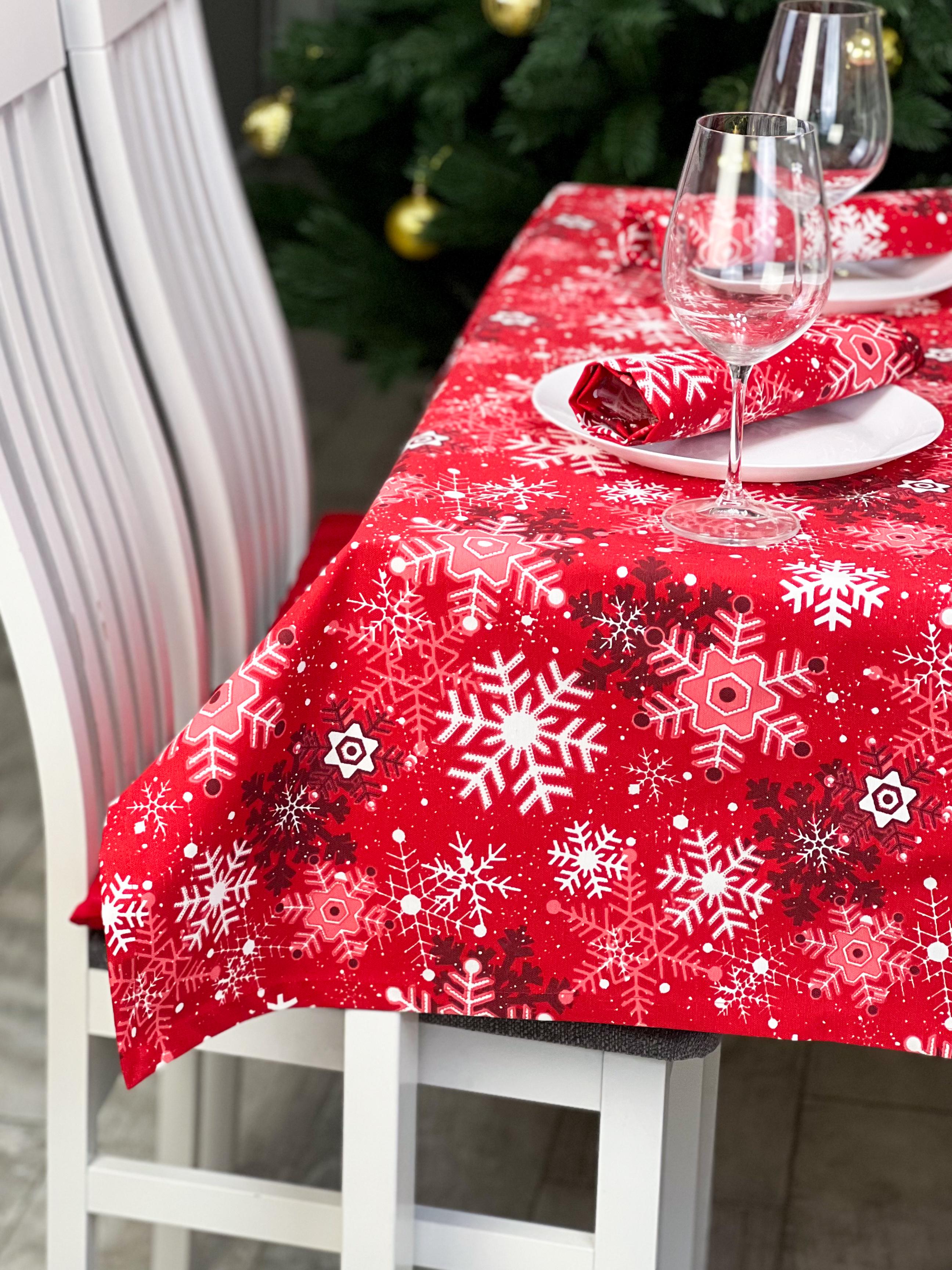 Скатертина новорічна водовідштовхувальна з принтом Танок сніжинок 200x100 см/8 серветок 30x40 см Червоний (848-17)
