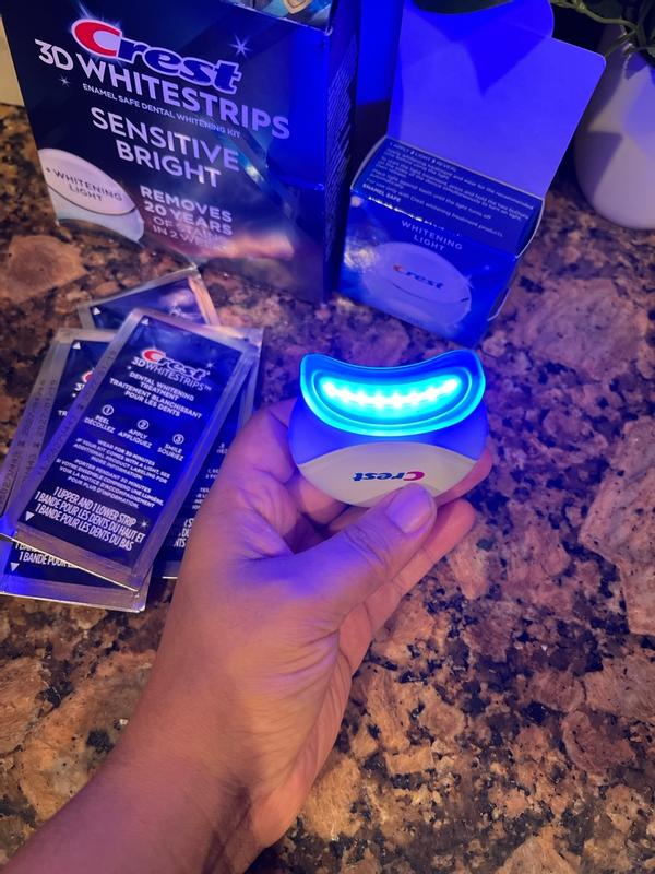 Отбеливающие полоски для чувствительных зубов Crest 3D Whitestrips Sensitive и LED Light Whitening Kit 14 пар (20631389) - фото 10 Отбеливающие полоски для чувствительных зубов Crest 3D Whitestrips Sensitive и LED Light Whitening Kit 14 пар (20631389) - фото 10