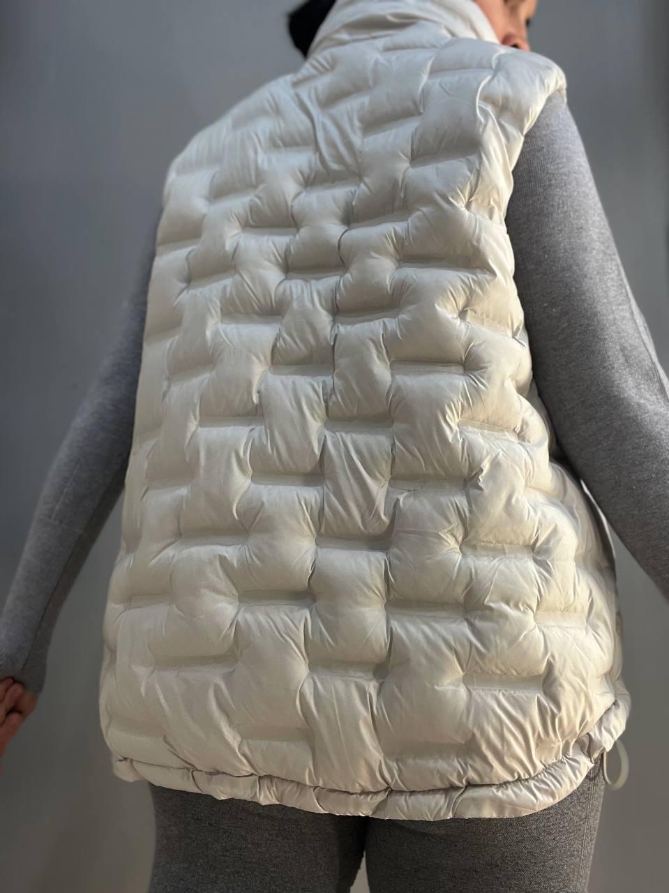 Жилет жіночий A-N 8040 стеганий середньої довжини комір стійка аеропух р. 42 Світло-сірий (1695) - фото 7
