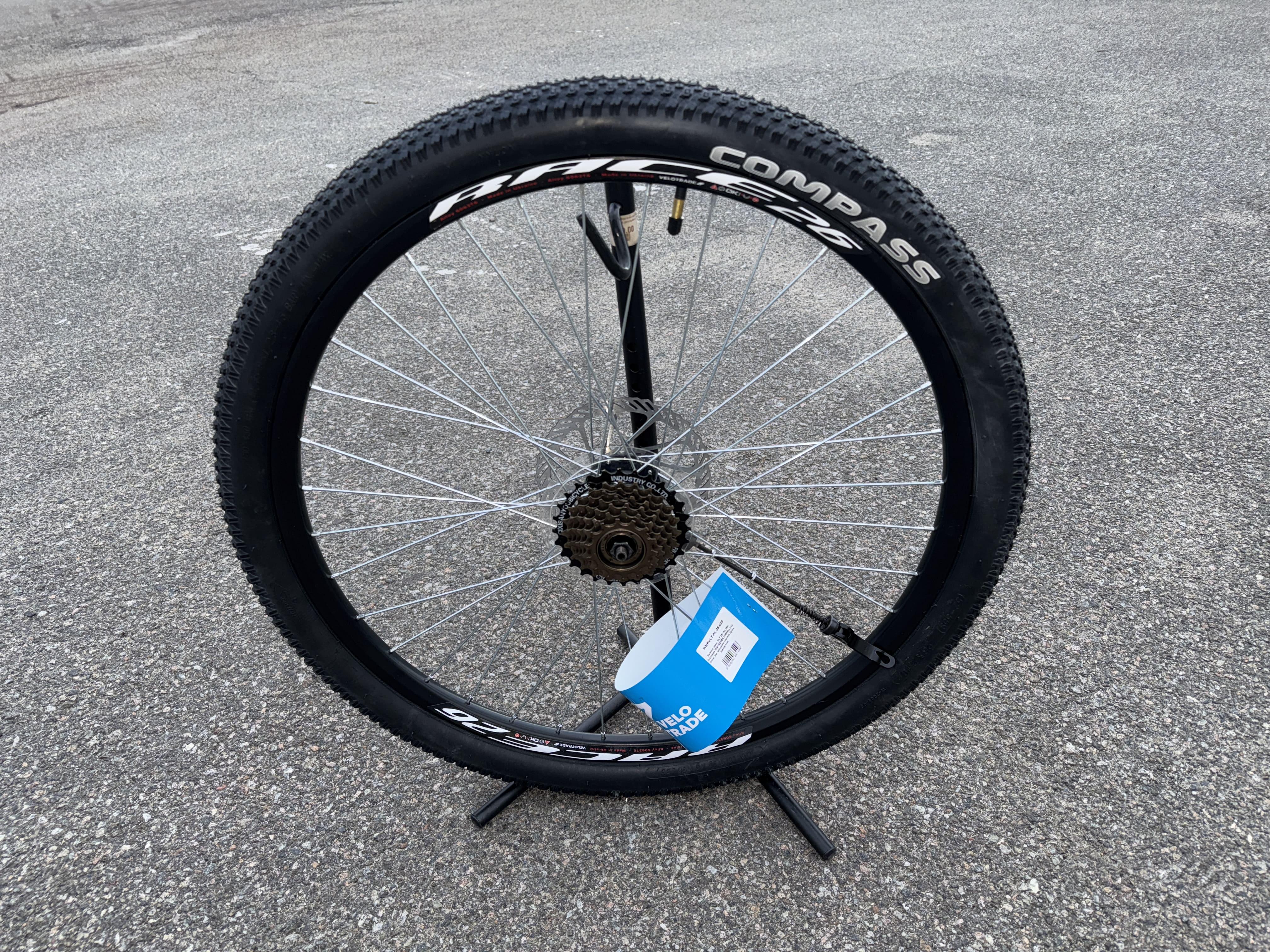 Колесо велосипеда в сборе заднее Velotrade втулка сталь трещетка-Shunfeng 6-7-8 с ротором под дисковый тормоз 26"