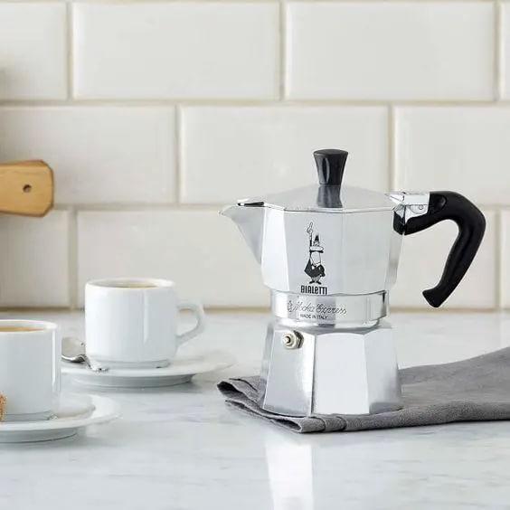 Гейзерна кавоварка Bialetti Moka Express 3 чашки 170 мл - фото 2