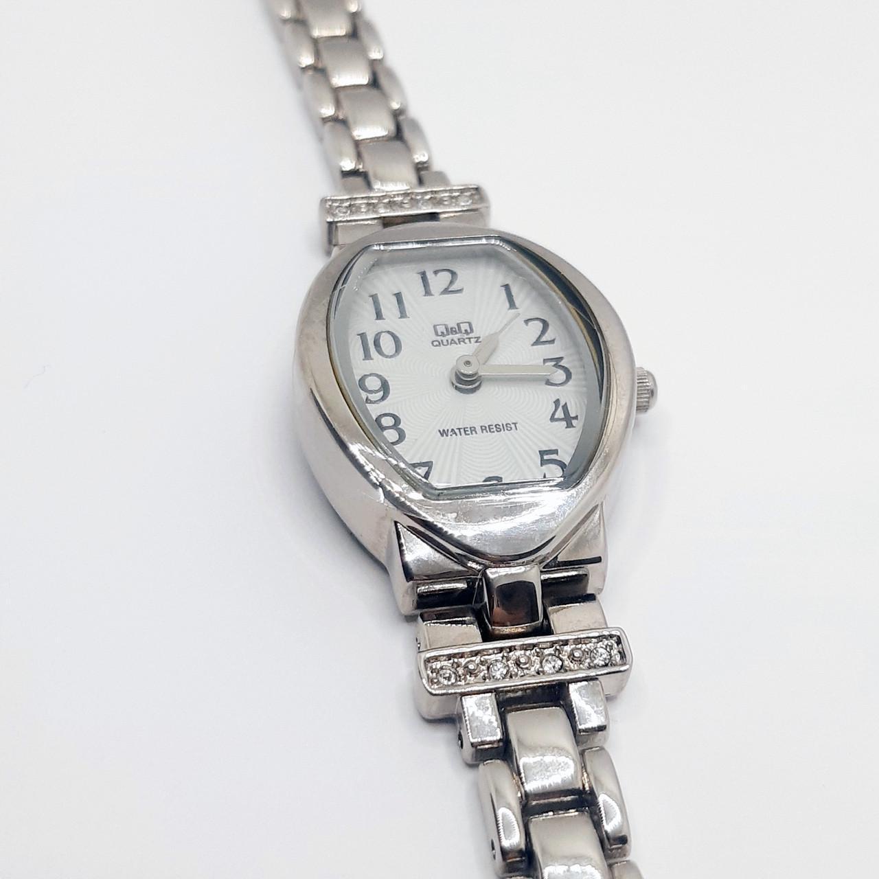 Наручные часы Q&Q женские кварцевые металлический ремешок (F149-214) - фото 6 Наручные часы Q&Q женские кварцевые металлический ремешок (F149-214) - фото 6