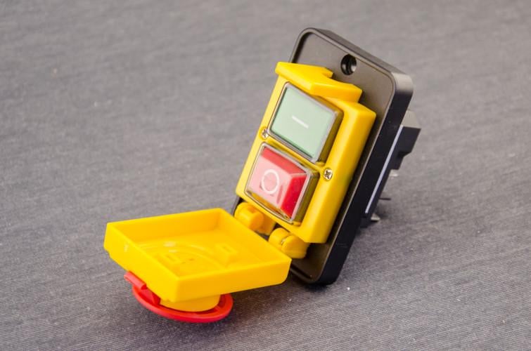 Кнопка вкл/выкл с крышкой для бетономешалки 5 клемм (1979)